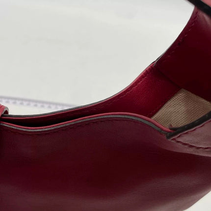 Sac Jackie Soft moyen en cuir rouge bordeaux avec fermoir piston doré Gucci