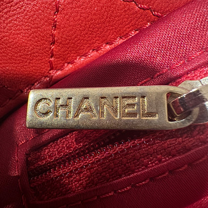 Sac cabas Chanel Grand Shopping Tote en cuir caviar bordeaux, taille GM, finitions argentées