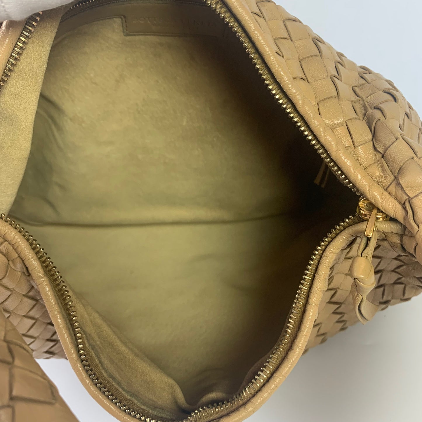 Bottega Veneta Intrecciato Hobo Bag Medium Beige Lambskin leather