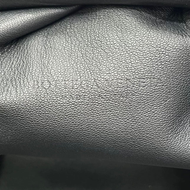 Bottega Veneta Pouch Large Intrecciato Black Calfskin Leather Clutch