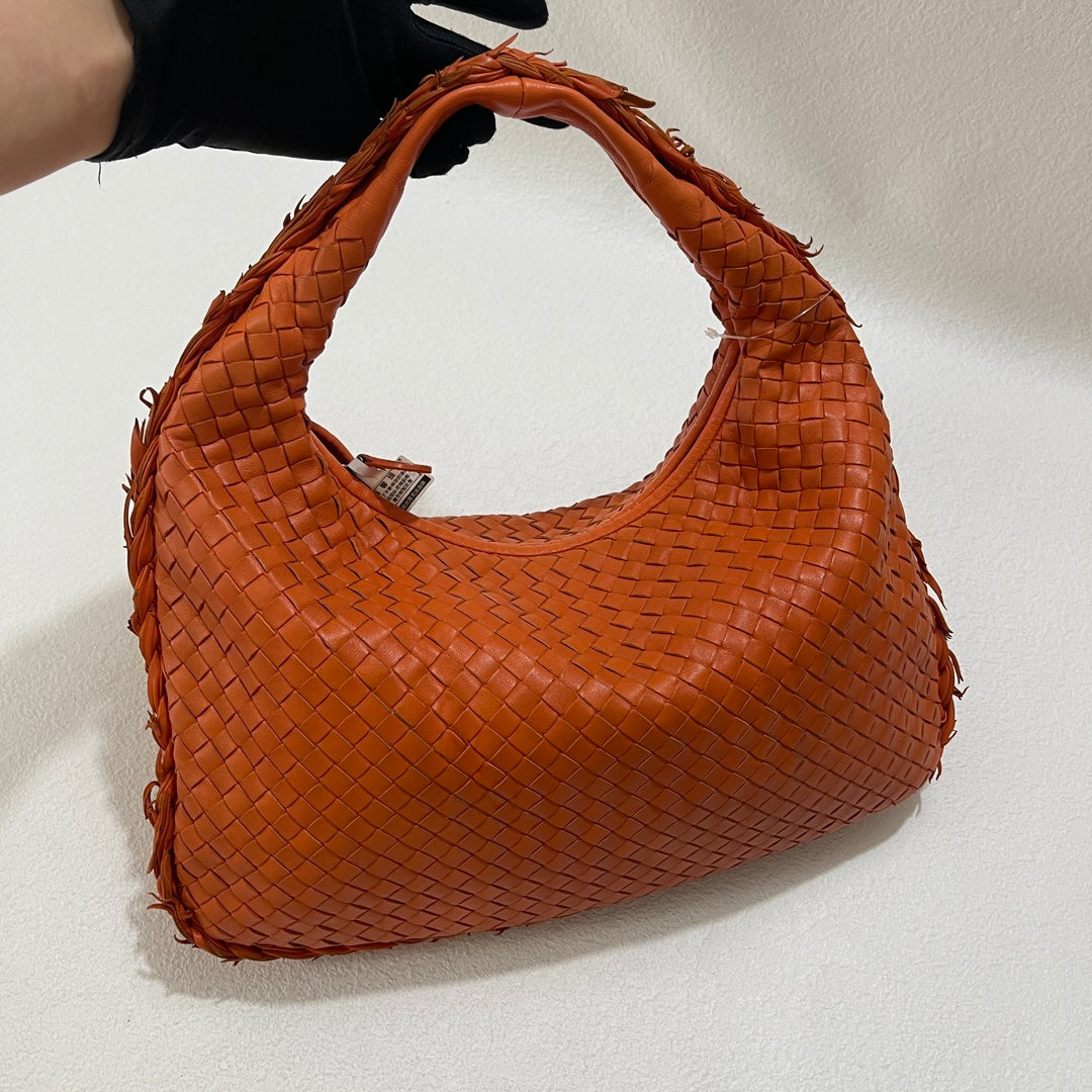 Bottega Veneta Veneta Hobo Medium Orange with Fringe Edges Intrecciato Leather Bag 40cm