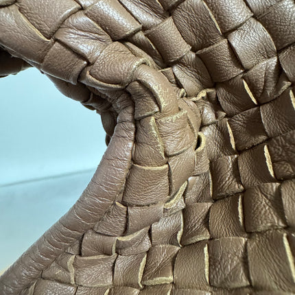 Bottega Veneta Intrecciato Hobo Bag Medium Brown Lambskin leather 40cm