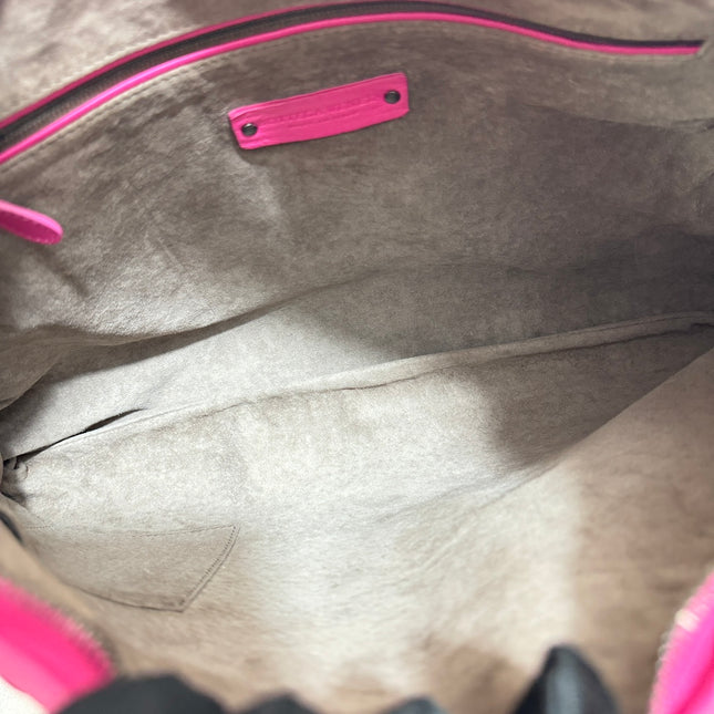 Sold Bottega Veneta Veneta Hobo Medium Fuchsia Pink Intrecciato Leather Bag 47cm