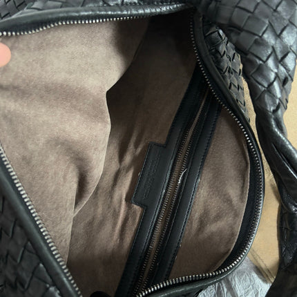 Bottega Veneta Veneta Intrecciato Hobo Bag Large Black Lambskin leather 48cm