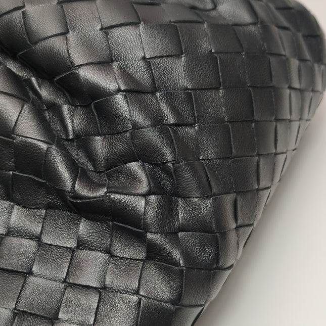 Bottega Veneta Pouch Large Intrecciato Black Calfskin Leather Clutch