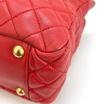 Sac cabas Chanel Grand Shopping Tote en cuir caviar bordeaux, taille GM, finitions argentées