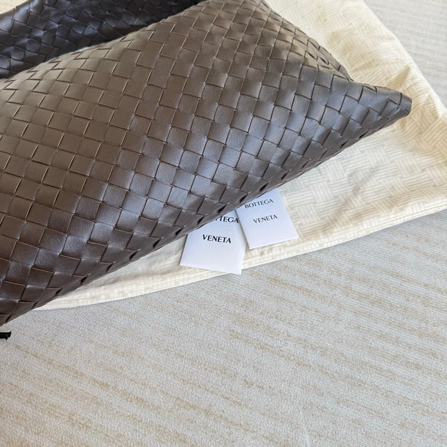 Bottega Veneta Hop Hobo Small Fondant Dark Chocolate Brown Leather 40cm