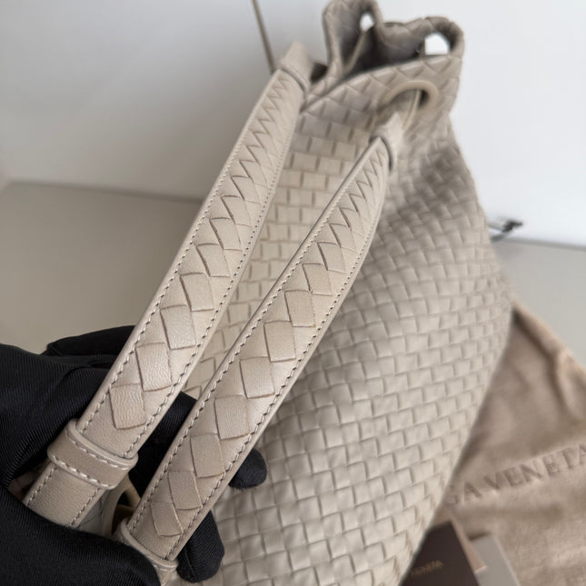 Bottega Veneta Garda Shoulder Bag Intrecciato Nappa Leather Light Grey Large 33cm