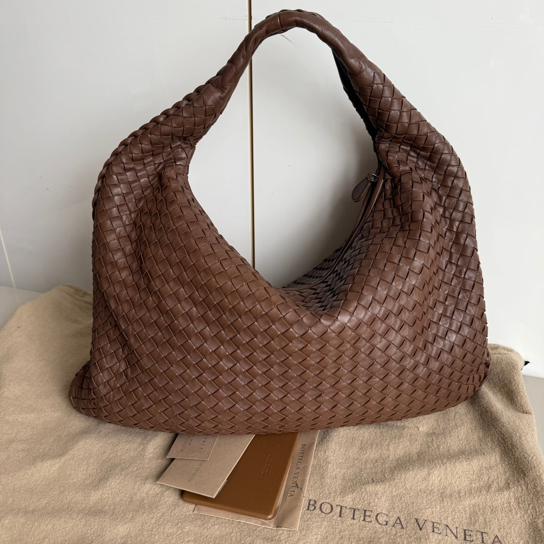 Bottega Veneta Intrecciato Hobo Bag Medium Milk Chocolate Brown leather 47cm