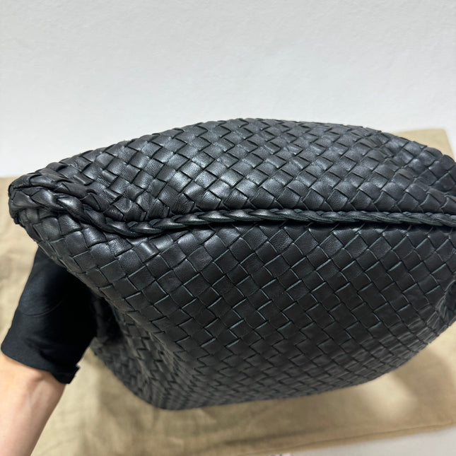 Sold Bottega Veneta Veneta Hobo Large Black 50-53cm Lambskin Leather