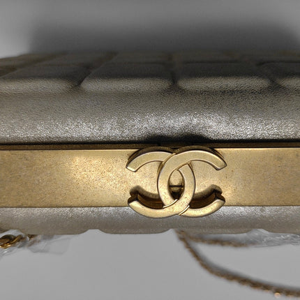 Sac bandoulière Chanel KissLock en velours orange corail