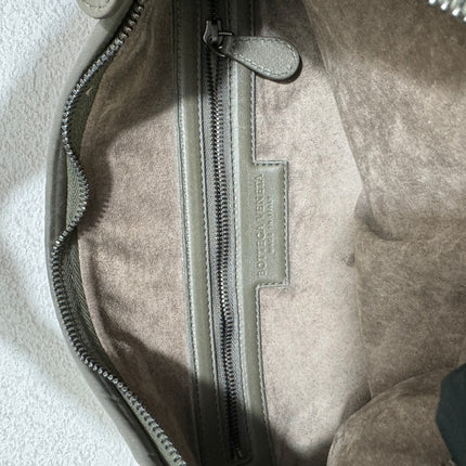 Bottega Veneta Veneta Hobo Medium Leather and Velvet Grey Green 41cm