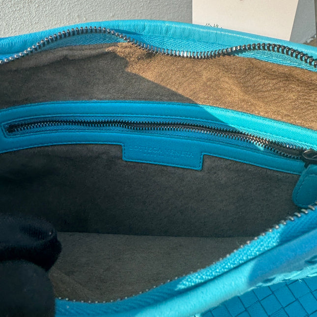 Bottega Veneta Veneta Hobo Medium Light Blue Intrecciato Leather Bag 40cm