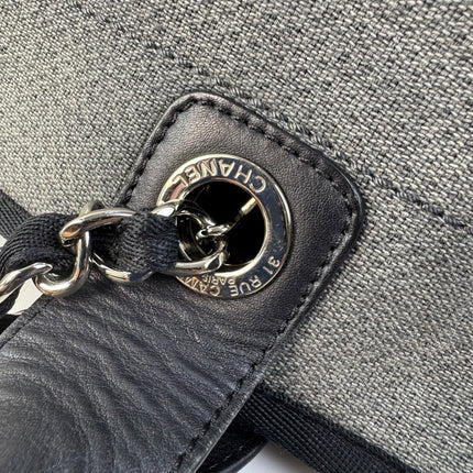 Verkauft Chanel Deauville Tote Medium White