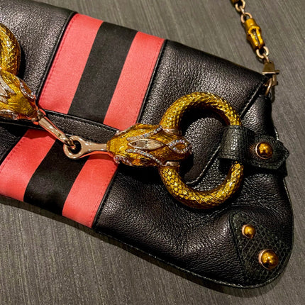 Sac bandoulière clouté en cuir de serpent noir et doré Gucci Horsebit 1955 Small