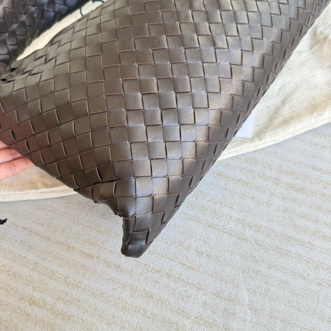 Bottega Veneta Hop Hobo Small Fondant Dark Chocolate Brown Leather 40cm