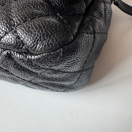 Sac bandoulière Chanel Easy Flap Jumbo en cuir caviar noir avec finition argentée