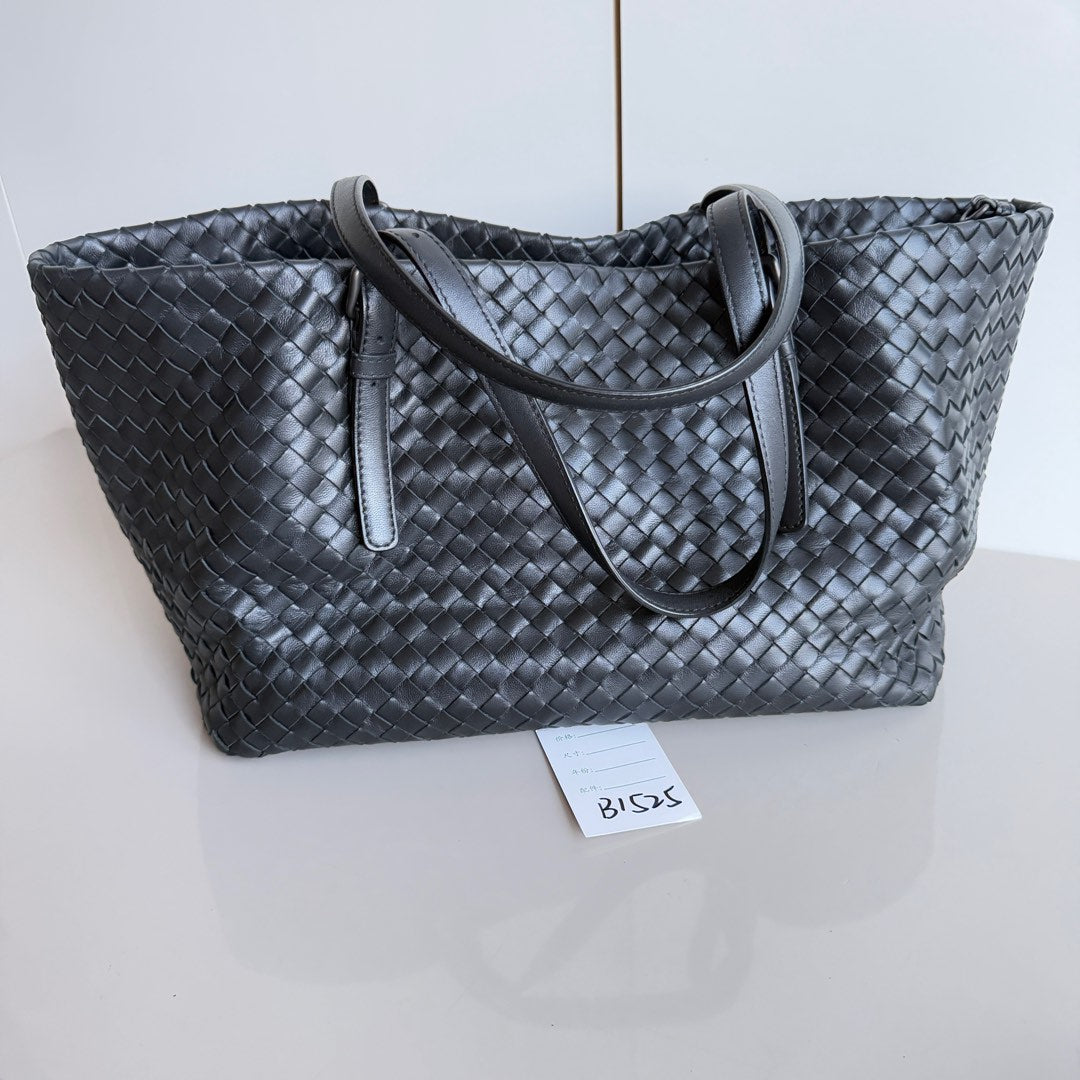 Bottega Veneta Cesta Shopper Tote Nappa Intrecciato Leather Black Small-Luxbags