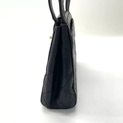 Sac Chanel Vintage Kelly à Rabat en Cuir Noir avec Bandoulière Réglable et Bijouterie en Or 24 carats