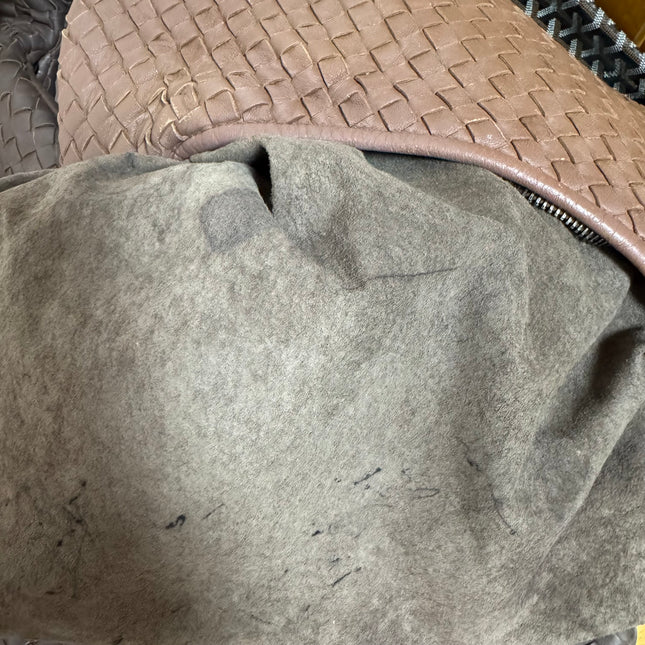 Bottega Veneta Intrecciato Hobo Bag Medium Brown Lambskin leather 40cm