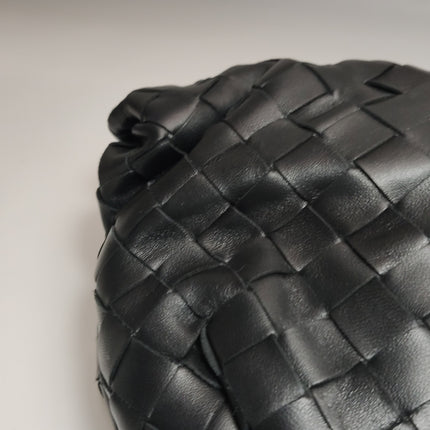 Bottega Veneta Pouch Large Intrecciato Black Calfskin Leather Clutch