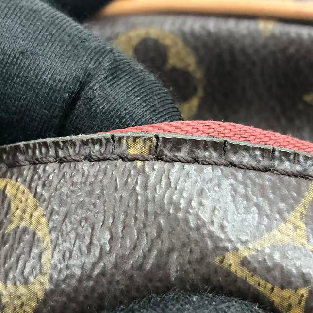 Louis Vuitton Boîte Chapeau Souple Leather MM Crossbody Bag