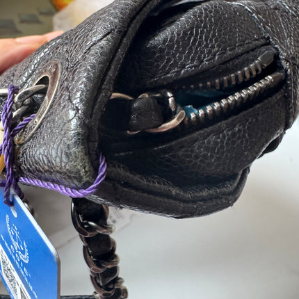 Sac bandoulière Chanel Easy Flap Jumbo en cuir caviar noir avec finition argentée