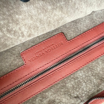 Bottega Veneta Veneta Hobo Medium Brick Red Intrecciato Leather Bag 47cm