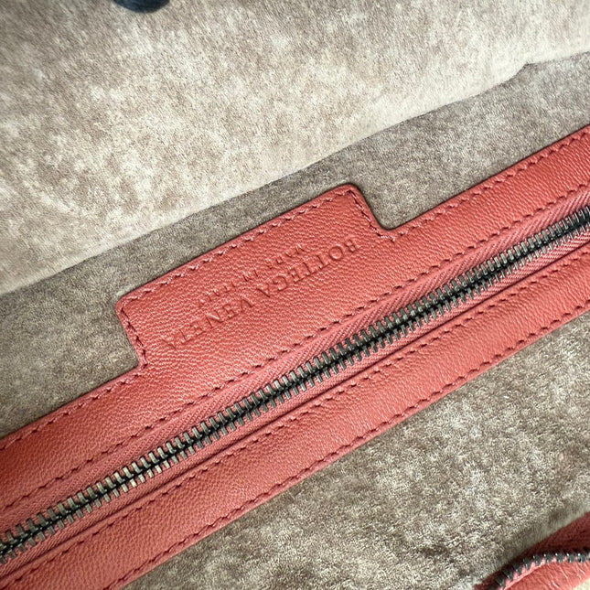 Bottega Veneta Veneta Hobo Medium Brick Red Intrecciato Leather Bag 47cm