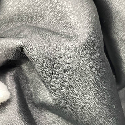 Bottega Veneta Pouch Large Intrecciato Black Calfskin Leather Clutch