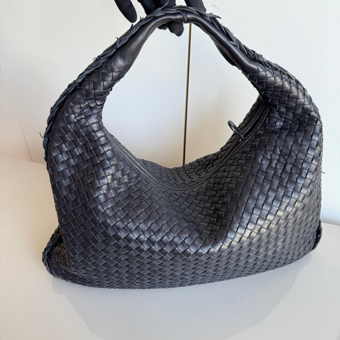 Bottega Veneta Intrecciato Hobo Bag Medium Black Navy Leather 47cm