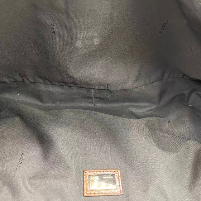 Sac à bandoulière FENDI Baguette en cuir verni froissé noir, grand modèle
