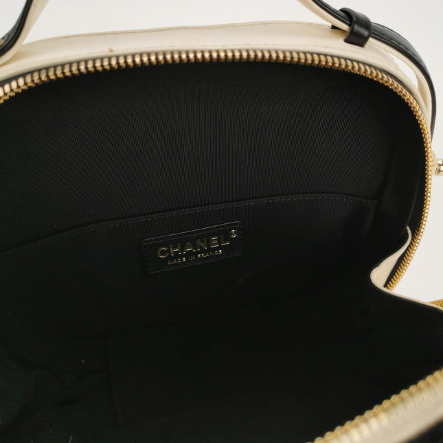 Chanel White and Black Small Crumpled Calfskin Vanity Case Crossbody Bag