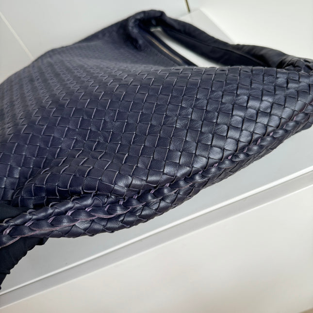 Sold Bottega Veneta Veneta Hobo Maxi Navy Intrecciato Leather Bag 51-53cm