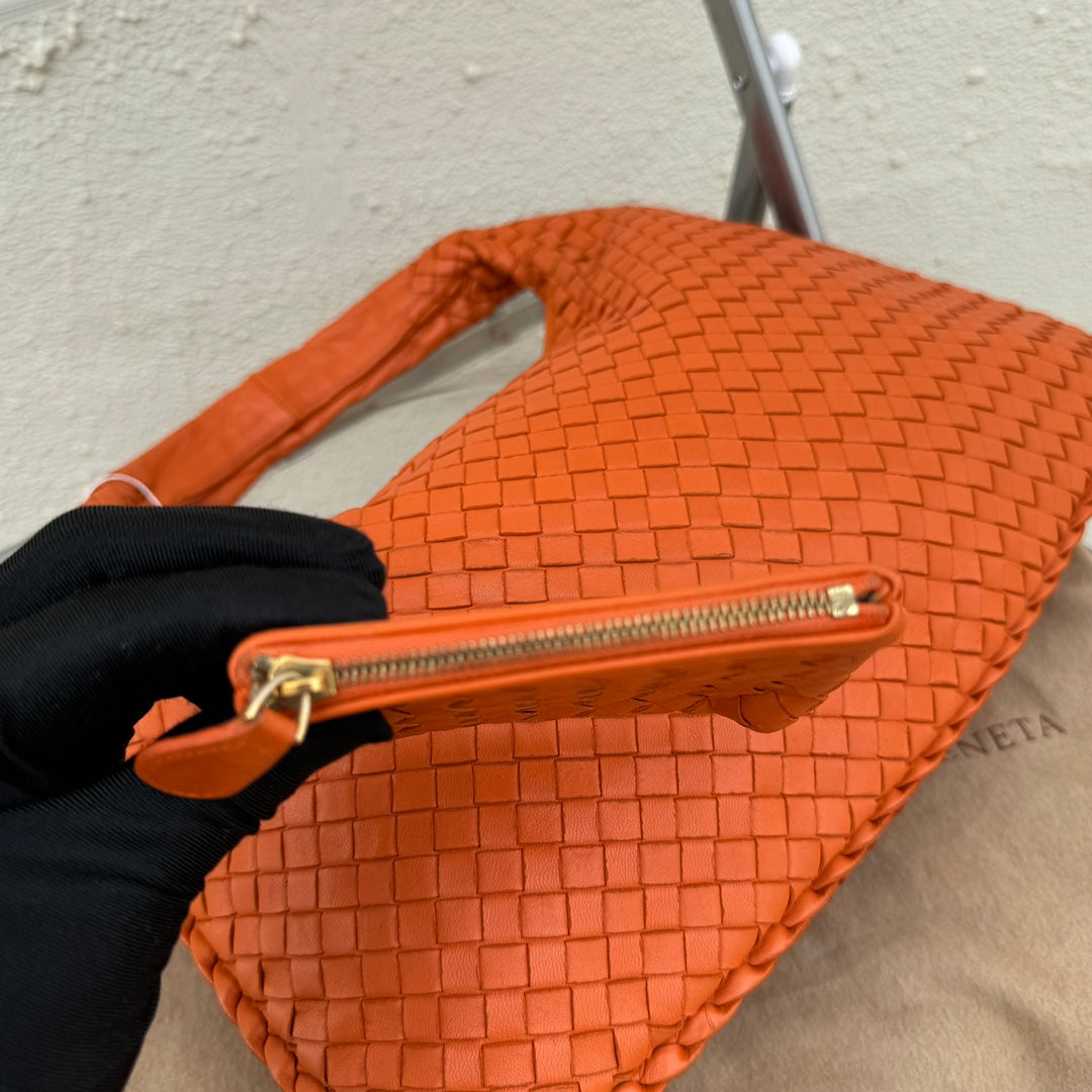 Sold Bottega Veneta Veneta Hobo Medium 40cm Lambskin Leather Orange