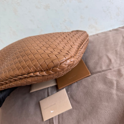 Bottega Veneta Intrecciato Hobo Bag Medium Milk Chocolate Brown leather 47cm