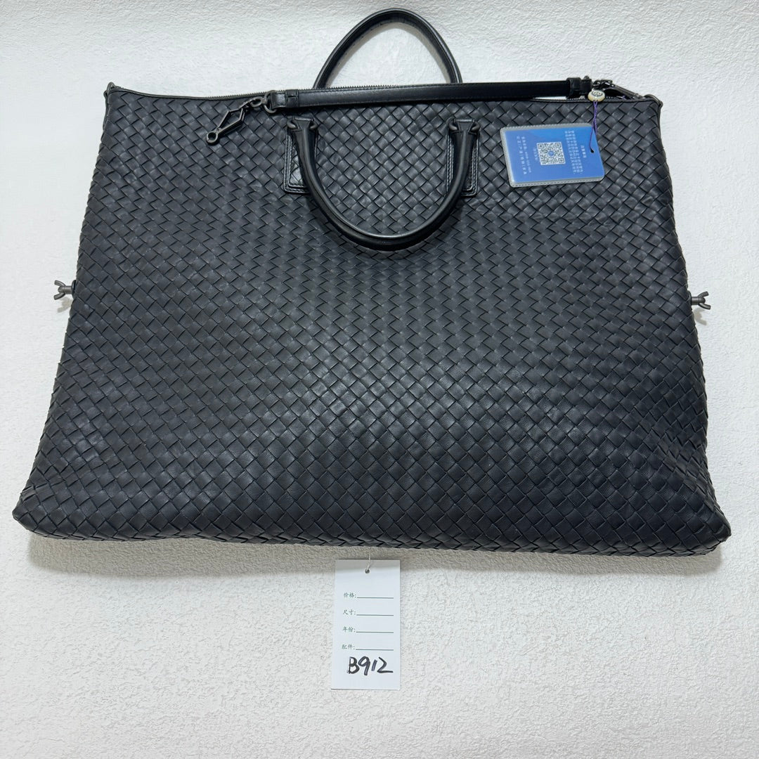 Sold Bottega Veneta Maxi Convertible Tote Bag Hobo Black Leather Two-way Carry 50cm