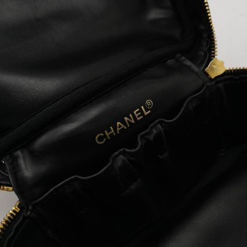 Chanel Vanity Case 1991-1994 Calfksin Leather Black Zip Opening Makeup Bag