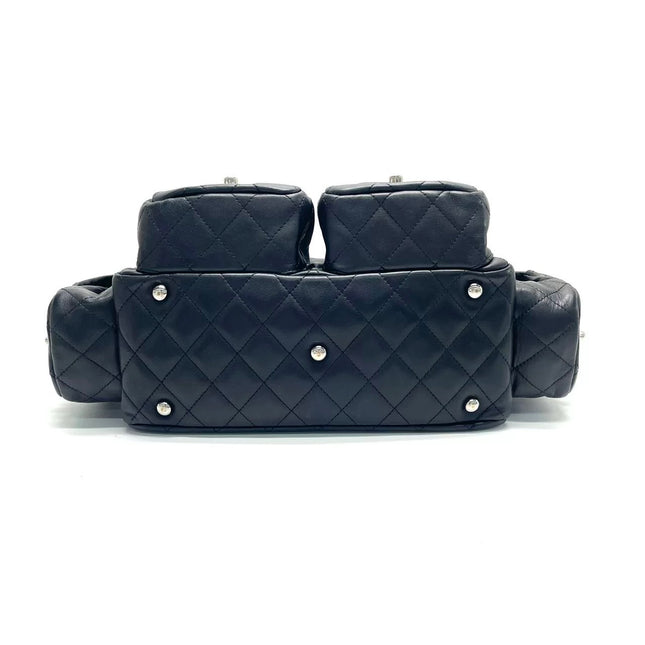 Sac Reporter Chanel Cambon multi-poches, taille moyenne, en cuir de veau noir avec CC noir