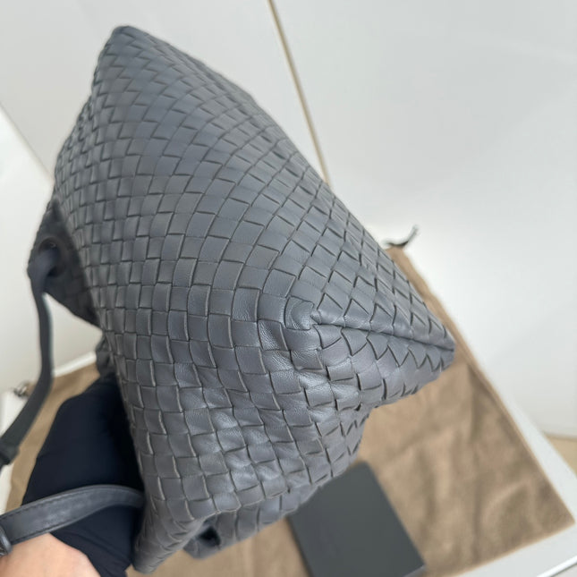 Sold Bottega Veneta Garda Shoulder Bag Intrecciato Nappa Leather Grey Small 25cm