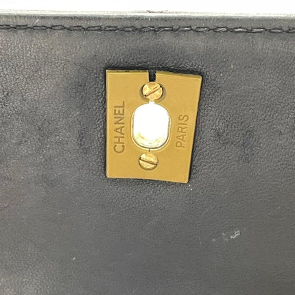 Sac Chanel Vintage Kelly à Rabat en Cuir Noir avec Bandoulière Réglable et Bijouterie en Or 24 carats