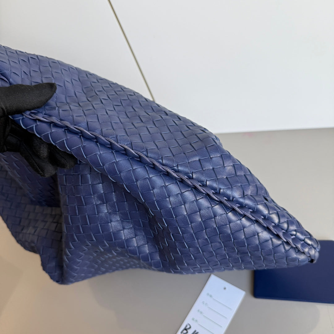 Bottega Veneta Veneta Hobo Maxi Navy Intrecciato Leather 51cm