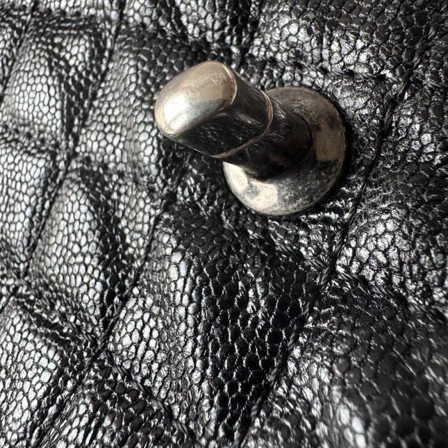 Sac bandoulière Chanel Easy Flap Jumbo en cuir caviar noir avec finition argentée