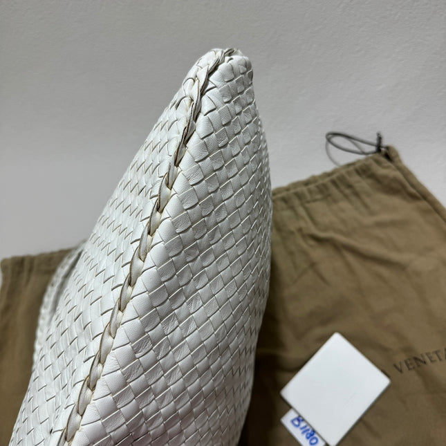 Sold Bottega Veneta Hobo Bag Large Leather Chalk White 51cm