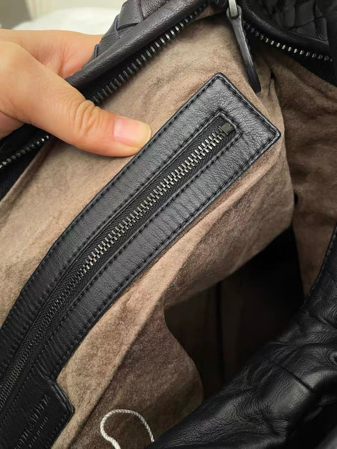 Bottega Veneta Hobo Maxi Midnight Navy Black leather 50cm