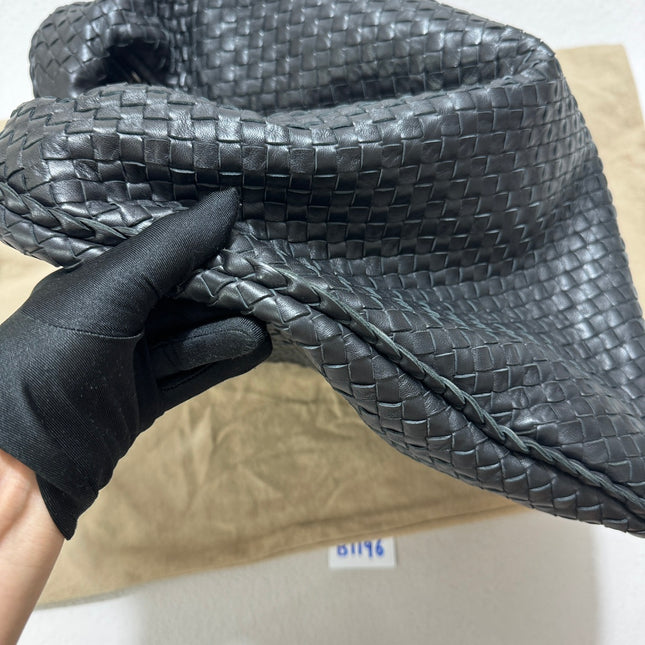 Sold Bottega Veneta Veneta Hobo Large Black 50-53cm Lambskin Leather