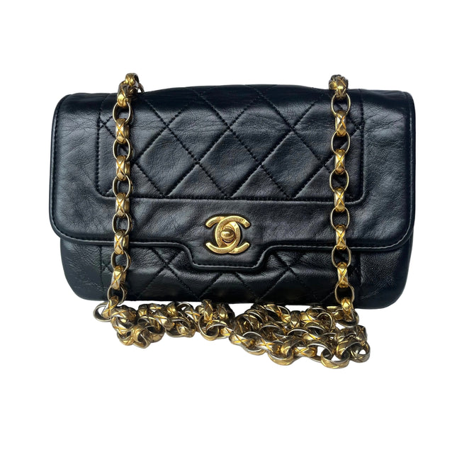Sac à rabat Chanel Diana Mini en cuir noir avec chaîne Bijou