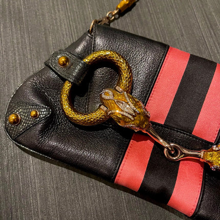 Sac bandoulière clouté en cuir de serpent noir et doré Gucci Horsebit 1955 Small