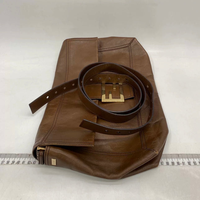 Sac à bandoulière FENDI Baguette en cuir verni froissé noir, grand modèle