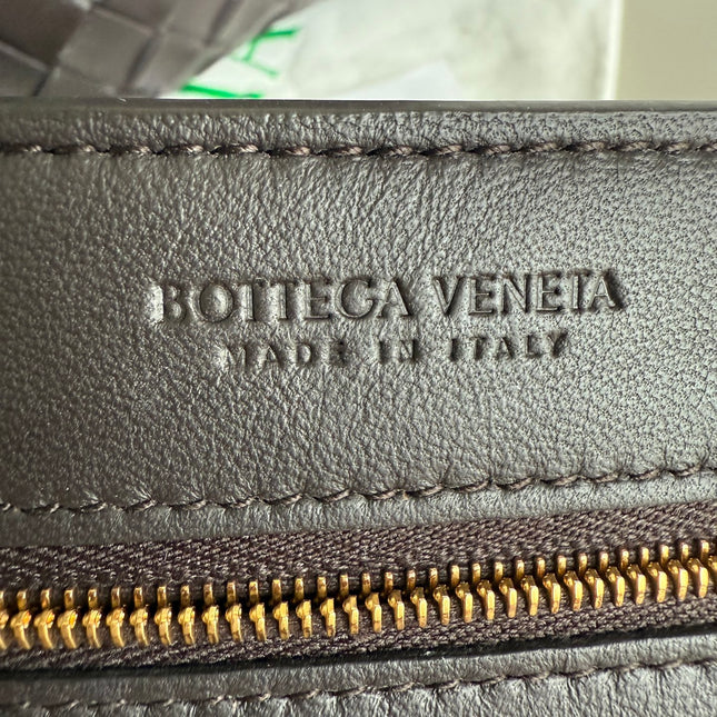 Bottega Veneta Small Andiamo Fondant Dark Chocolate Brown Intrecciato Handbag